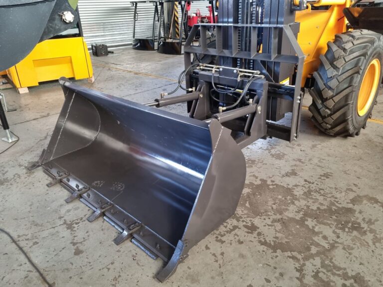 Quick-Coupling Hydraulic Ports for Attachment Versatility