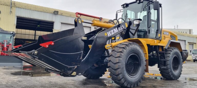 1.5m³ bucket with 4.0m lifting height for efficient site work