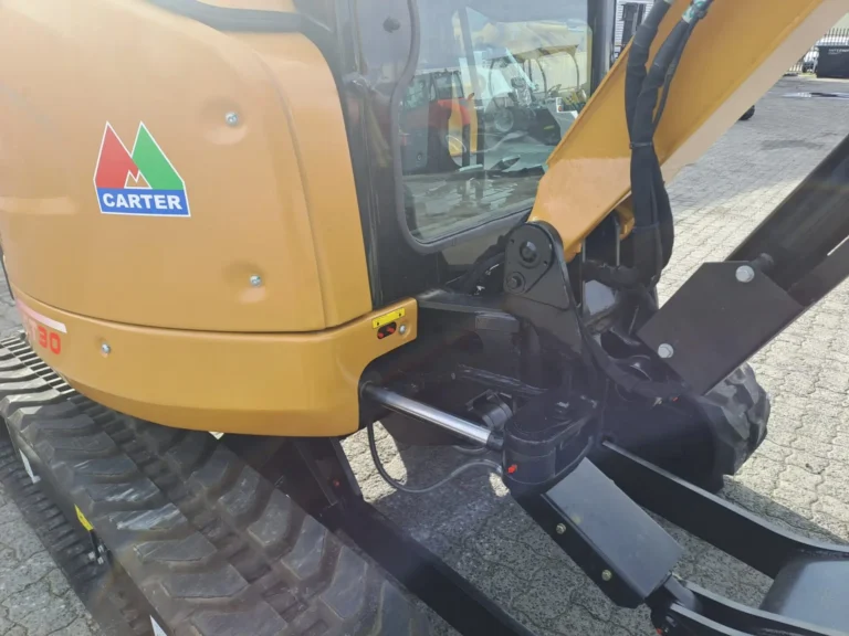 Italian Hydraulic System and Standard Boom Swing for Precision Control