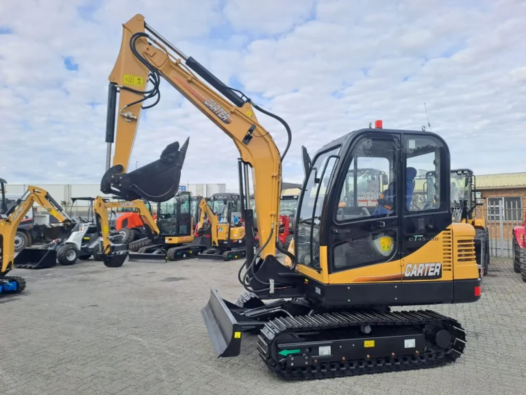 Standard Boom Swing and Hydraulics for Greater Flexibility