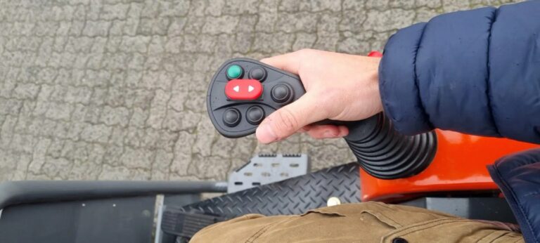 Quick Hitch & Electric Joystick – Easy to Operate