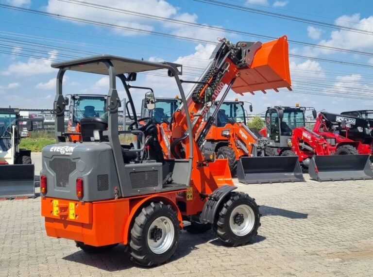 Collapsible Canopy & Central Articulation – Built for Tight Spaces