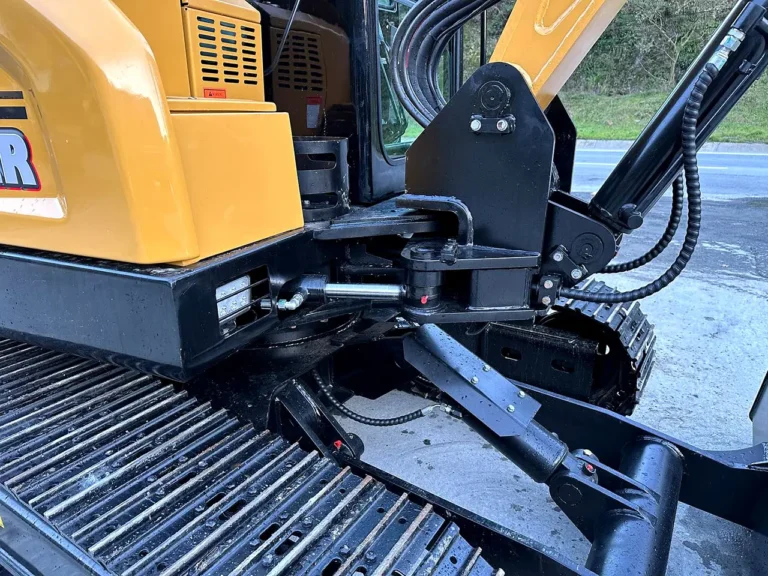 Upgraded Hydraulic System and 0.22m³ Bucket for Versatile Operation