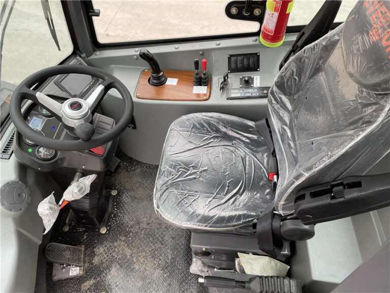 Air-Conditioned Luxury Cabin – Designed for Operator Comfort and Control