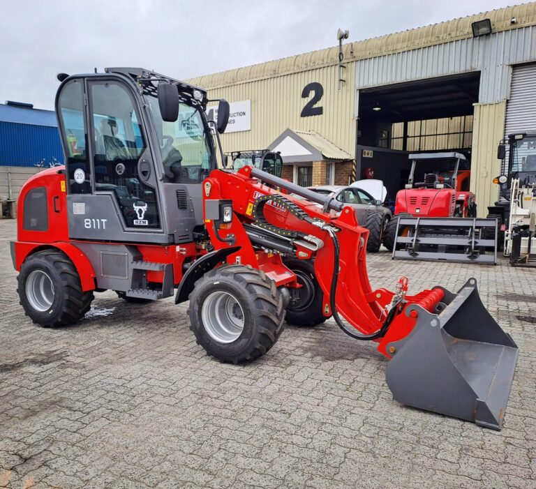 3.2m Lifting Height & 2.6m Dumping Height – Reach Trailers and Containers Efficiently