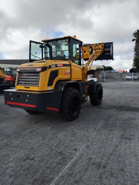 2,500kg Rated Load Capacity with 1.2m³ Bucket