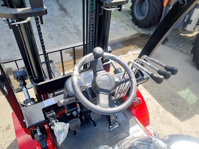 Two-Stage 3.0m Mast (Optional 4.5m+) and Optional Pneumatic Tires