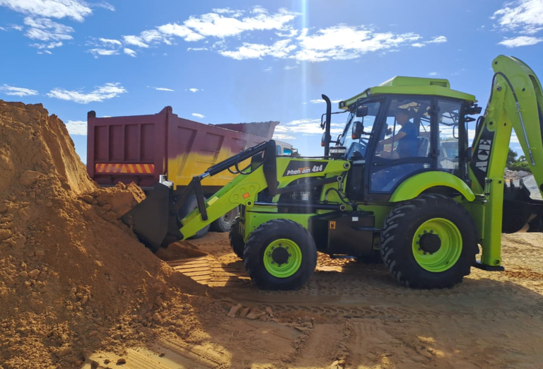 1,900kg payload with 1.1m³ bucket for fast, high-volume handling