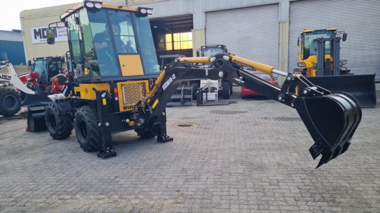2.63m digging depth with customizable rear tools