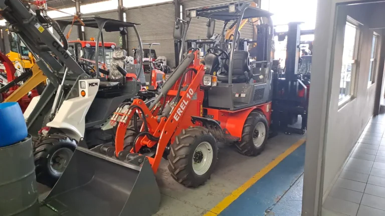 1000kg Load Capacity & 0.26m³ Bucket for Bulk Handling