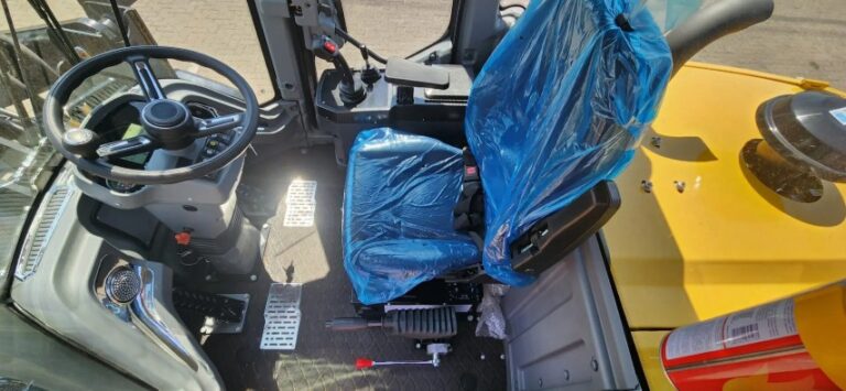 ROPS & FOPS-certified air-conditioned cabin for comfort and safety