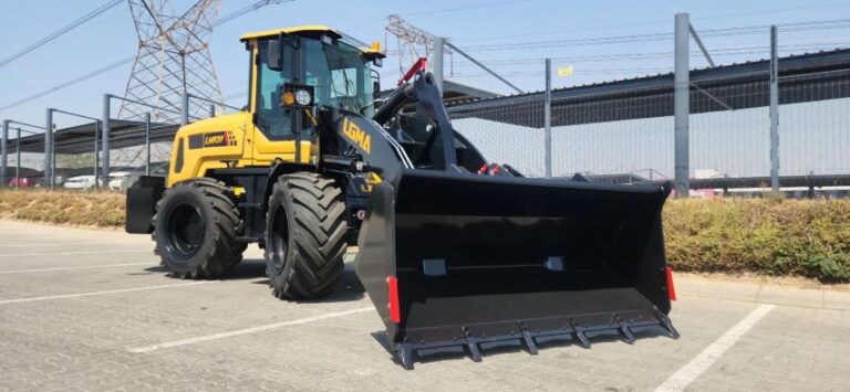 2,200kg rated load with 1.0m³ bucket for reliable material handling