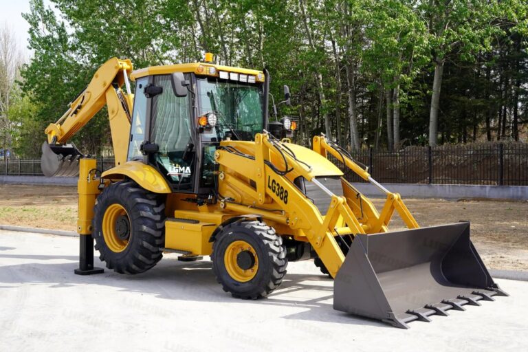 Compact design with 8,200kg operating weight for stability and access