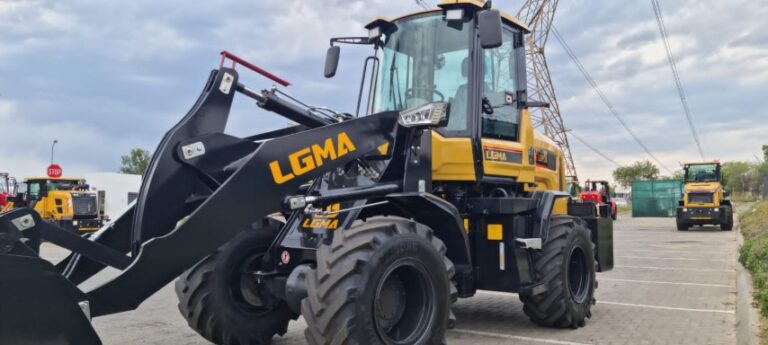 2,000kg load capacity with 1.0m³ bucket for heavy-duty material handling