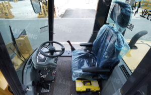 Air-conditioned, ROPS & FOPS-certified cabin for operator safety