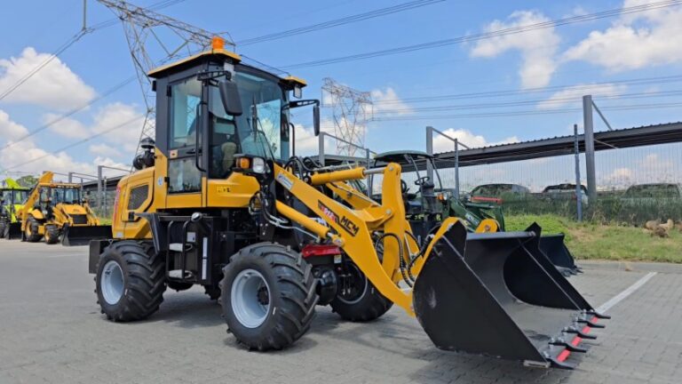 800kg Load Capacity with 0.3m³ Bucket for Everyday Tasks